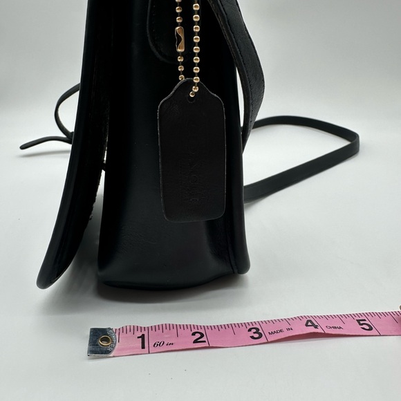 Coach • 9076 Companion Flap - Picture 10 of 14